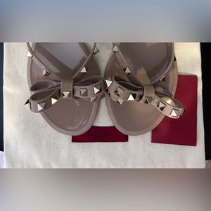 VALENTINO GARAVANI Rockstud Jelly Thong